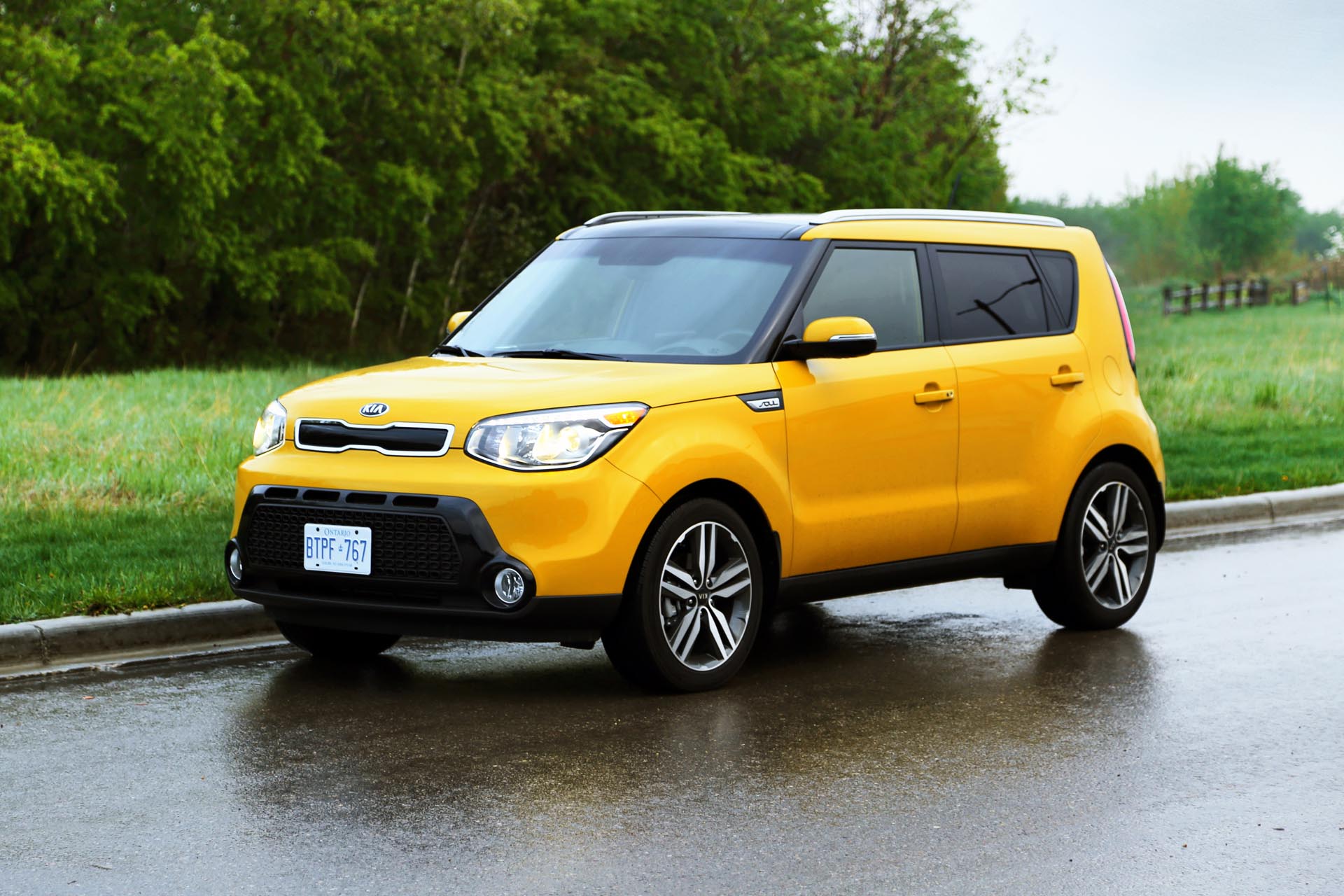 Yes, the Kia Soul is attention-grabbing and maybe you don't want people to watch as you take your fourth attempt to parallel park in that slightly-too-small spot right outside where you need to be. But think of it this way: there's no way drivers changing lanes will miss you in their mirrors or over their shoulders. The boxy design also means that you have an unobstructed view in all directions from the driver's seat, even with the chunky rear pillars. While you'd never call the driving experience 