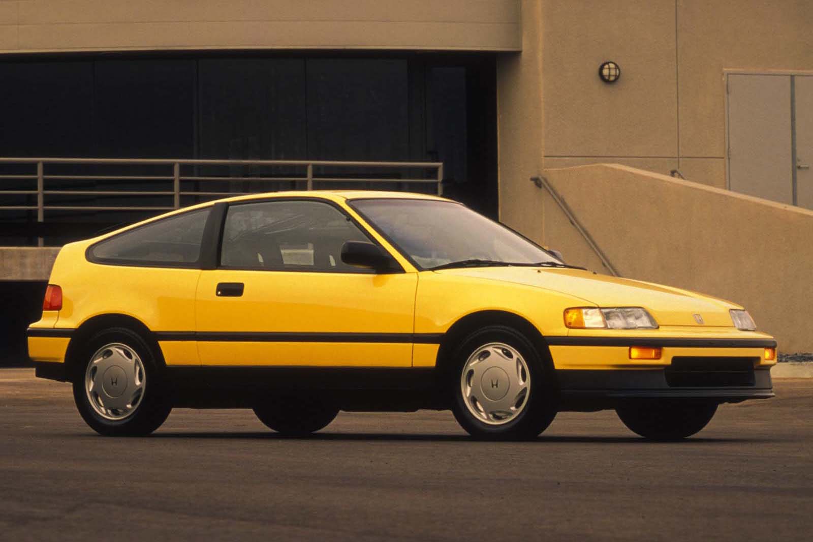 The Si model of the CRX had the same 91-hp 1.5L engine as the regular Civic, and that was plenty. HF versions prioritized fuel-sipping behaviour over all else, but still managed to be fun to chuck around. However, the Si version was where it was at.