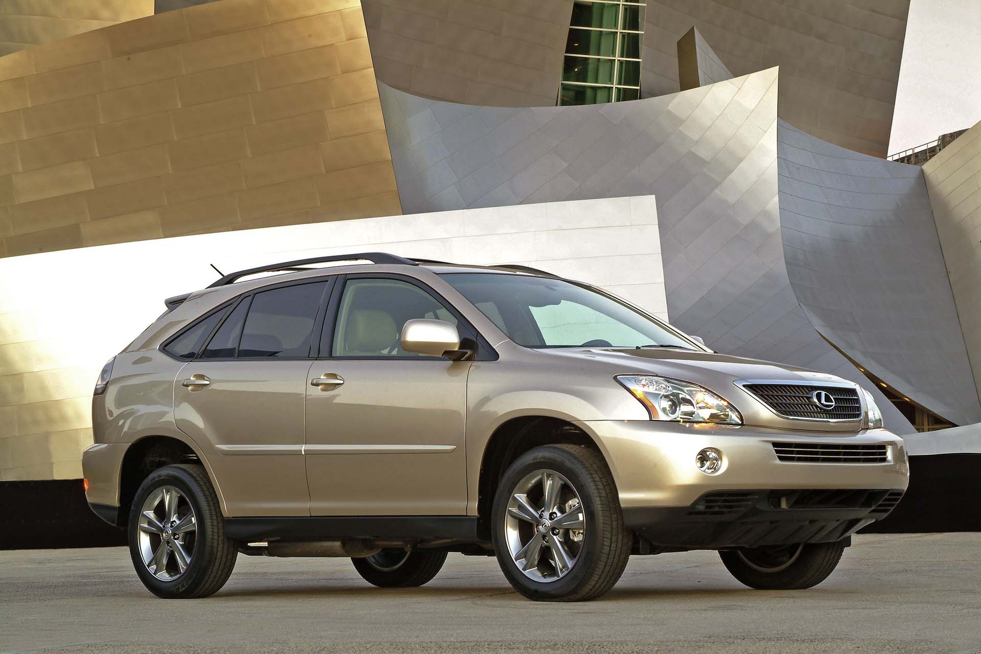 The second-generation RX was already slipperier than the debut model, and had a coefficient of drag of just 0.35 – excellent for a mid-sized SUV. However, more could be done, especially for urban dwellers. In 2004, Lexus launched a hybridized version of the RX, which took proven V6 power and added Toyota's hybrid drive system.
