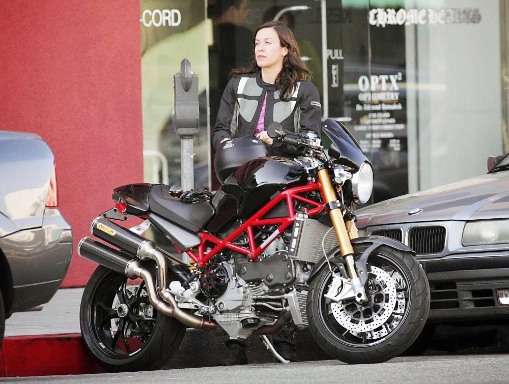 She’s got one hand in her pocket, and the other one is on her motorbike! How can we not include Alanis Morissette in this list? If this photo doesn’t make you a bigger fan of Canada’s best-ever musician then nothing will. Good taste too, that’s a Ducati Monster she’s rocking there.