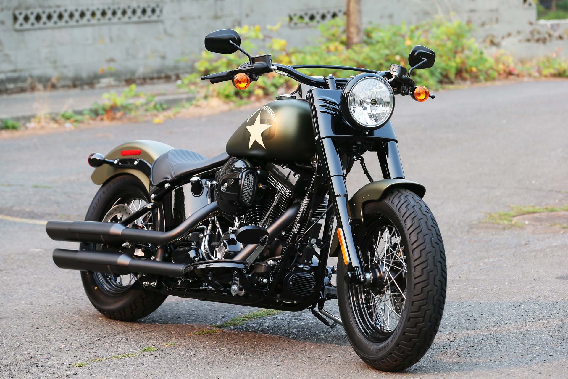 Compared to its non-S equivalent the Softail Slim S is completely blacked out; the only chrome you’ll find is on the pushrod tubes and brake pedal.