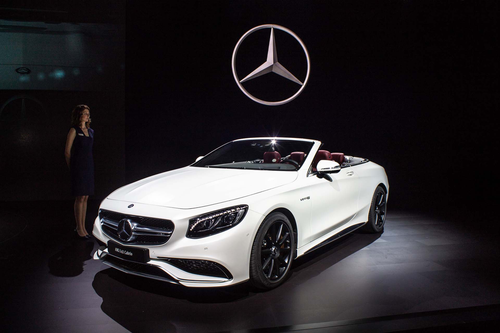 The new SL gets a fresh schnozz, one that gives the car a more cohesive design, and brings it into line with the S-class and redesigned C-Class.