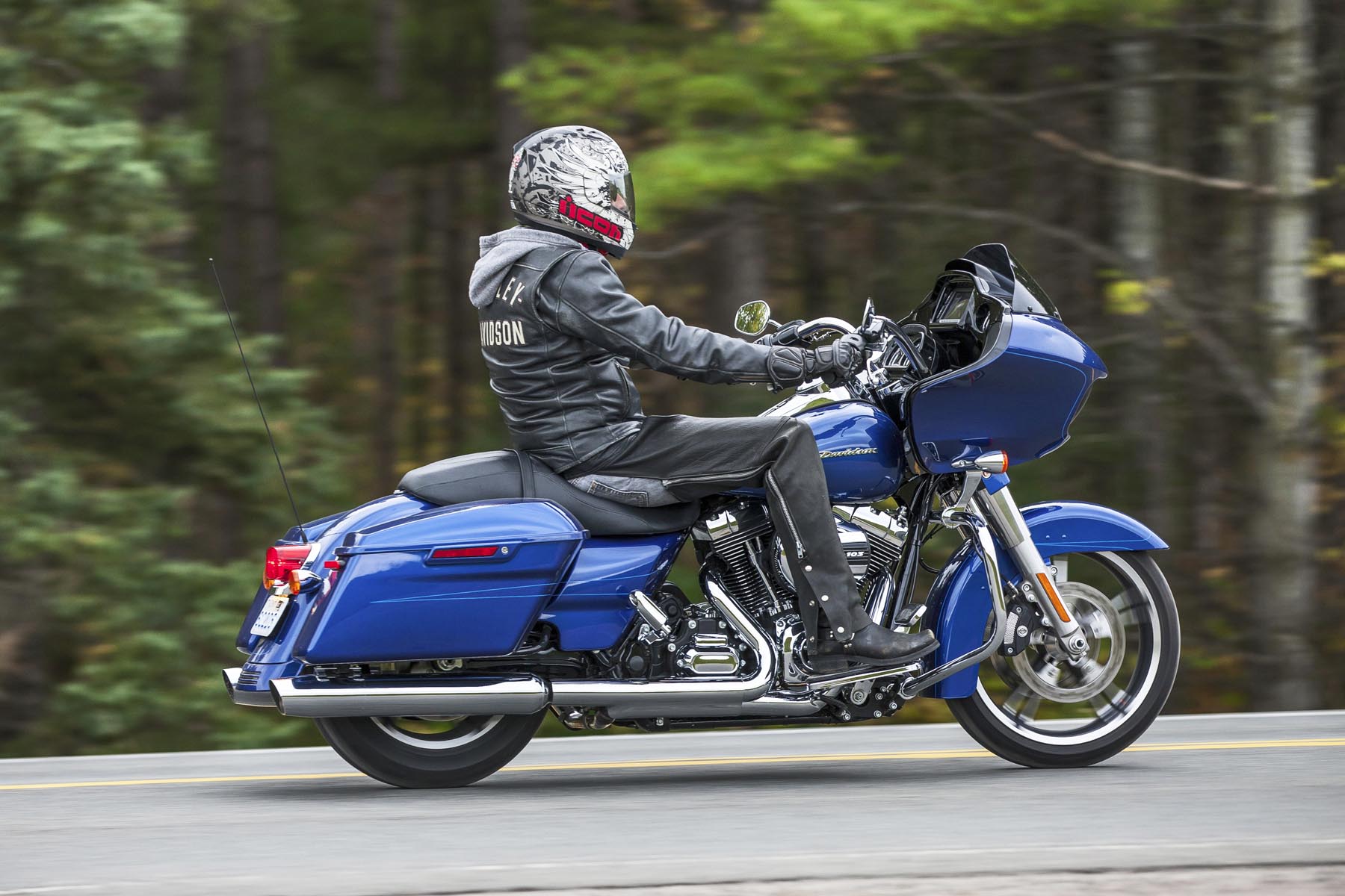 Enhancements for the 2015 Road Glide include the upgraded High Output Twin Cam 103 engine. The lightweight piston design and higher compression ratio increases efficiency and horsepower, improved airflow and upgraded cam optimize low-end torque while twin cooling of the heads and exhaust ports allow for the delivery of peak performance at higher temperatures. Harley is notorious for not posting horsepower numbers but the 1,690cc displacement powerplant with integrated oil cooler boasts 105 ft-lbs. of torque at 3,250 rpm. It pulls harder, sounds better and runs cooler. 