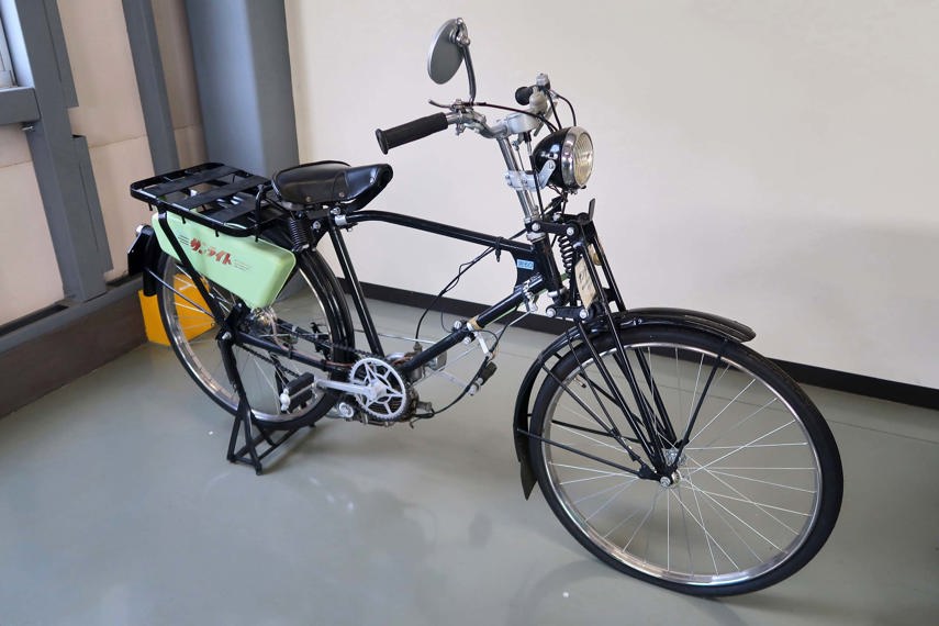 This motorized bicycle was manufactured by one of the firms which later formed part of Fuji Heavy Industries